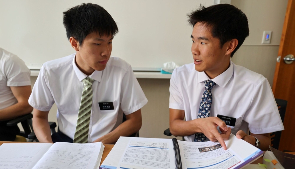 misioneros estudiando