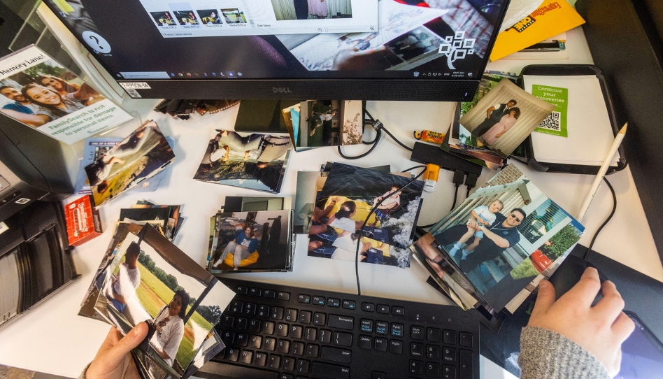 fotos sobre un escritorio