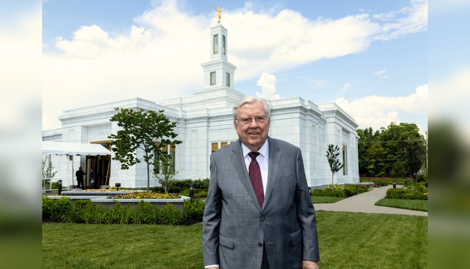 El presidente M. Russell Ballard en el Templo de Columbus, Ohio