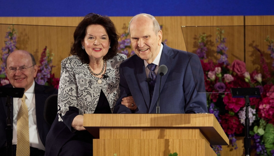 El presidente Russell M. Nelson y su esposa en el Seminario para Nuevos Líderes de Misión 2023