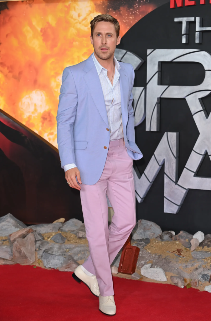 Ryan Gosling y un outfit rosado