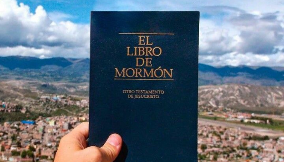 Libro de Mormón en un paisaje